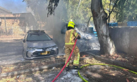 إندلاع حريق في سيارات وحاويه لتجميع الكرتون في حيفا